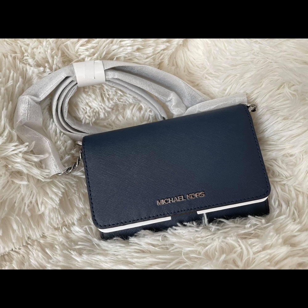 BNWT MICHAEL KORS JET SET PHONE BAG CONVERTIBLE